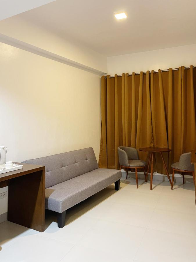 Airo Makati 3*
